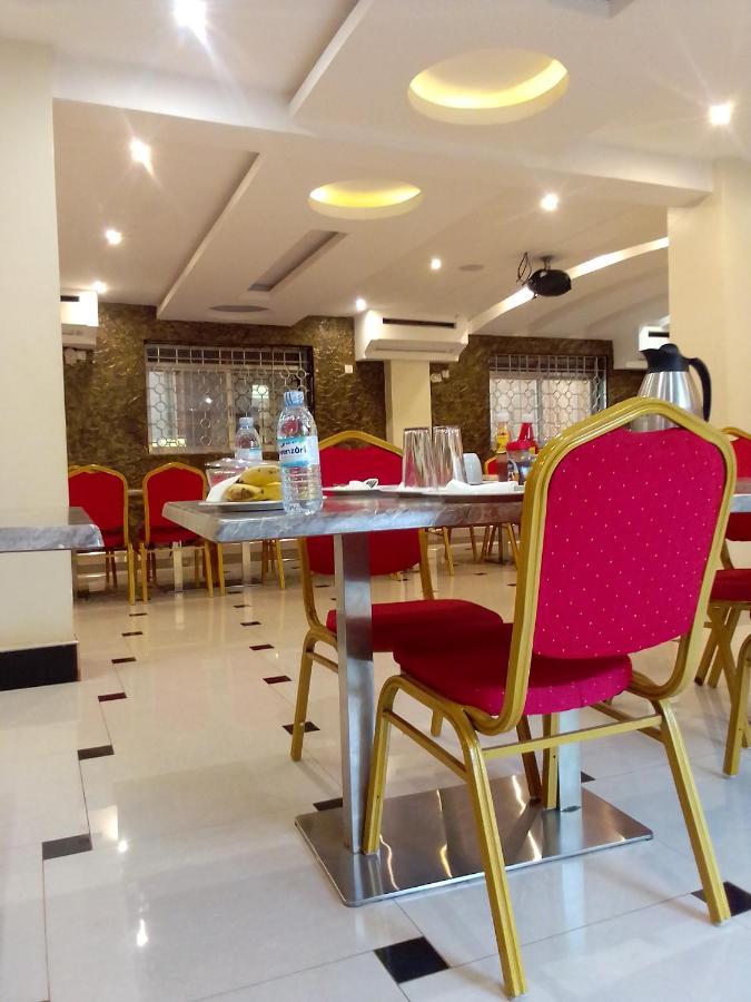 Royal Park Hotel جينجا المظهر الخارجي الصورة