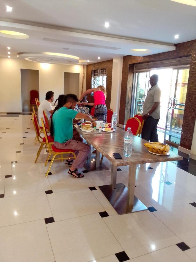 Royal Park Hotel جينجا المظهر الخارجي الصورة