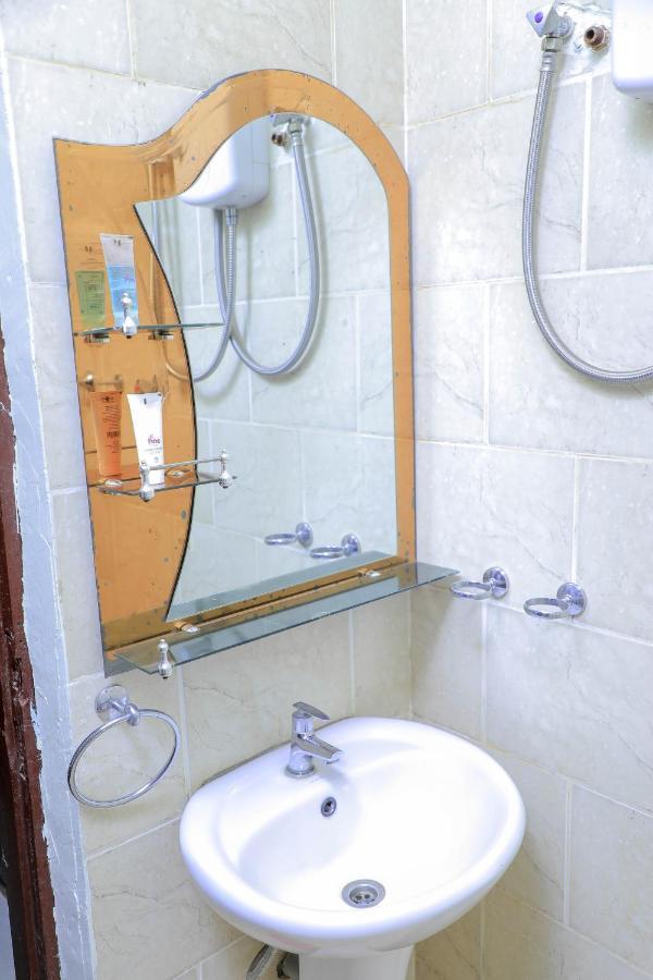 Royal Park Hotel جينجا المظهر الخارجي الصورة