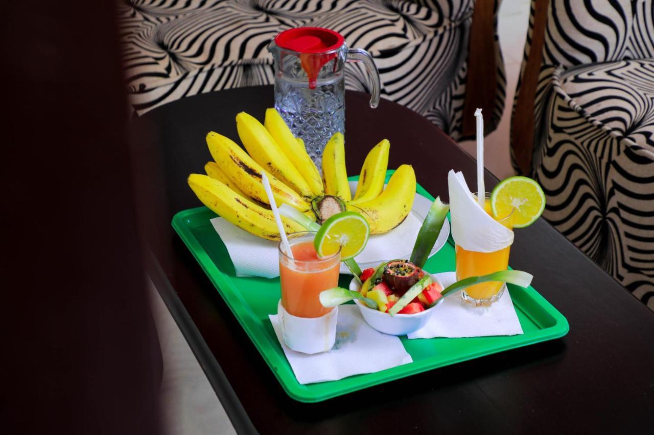 Royal Park Hotel جينجا المظهر الخارجي الصورة