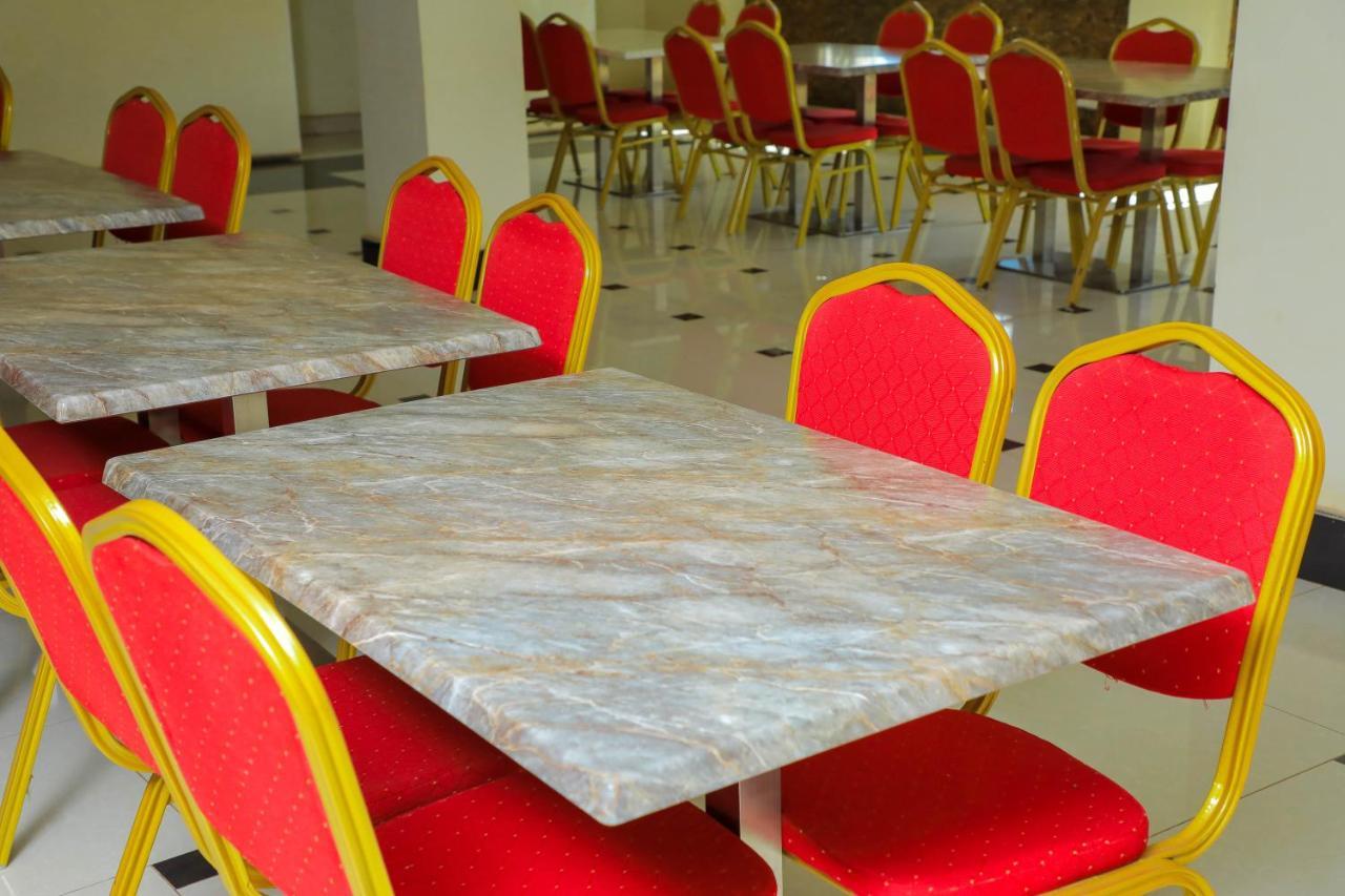 Royal Park Hotel جينجا المظهر الخارجي الصورة