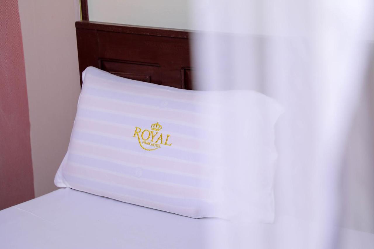 Royal Park Hotel جينجا المظهر الخارجي الصورة