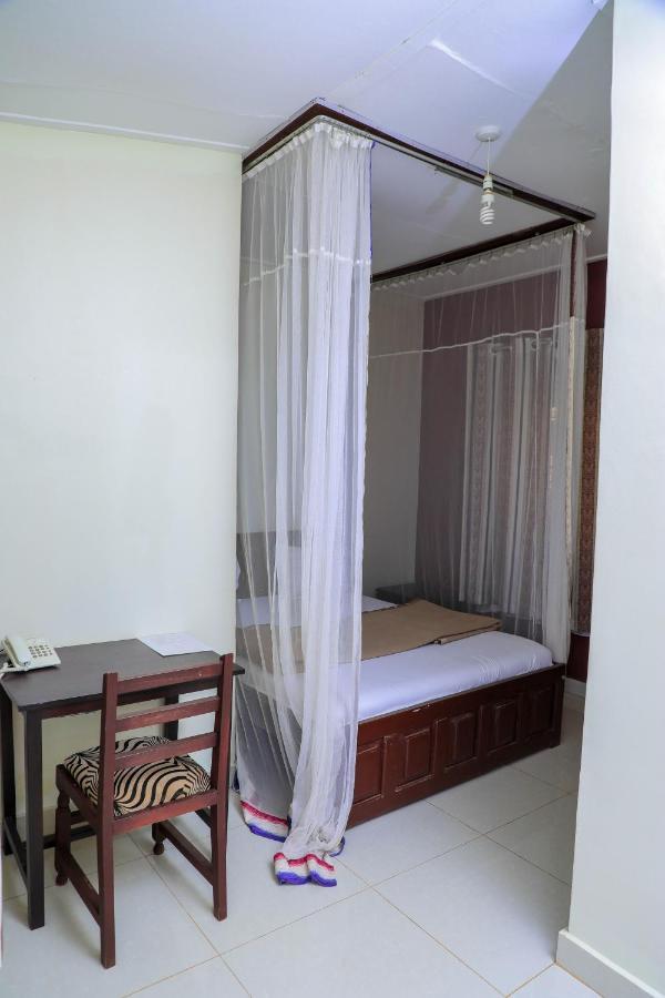 Royal Park Hotel جينجا المظهر الخارجي الصورة