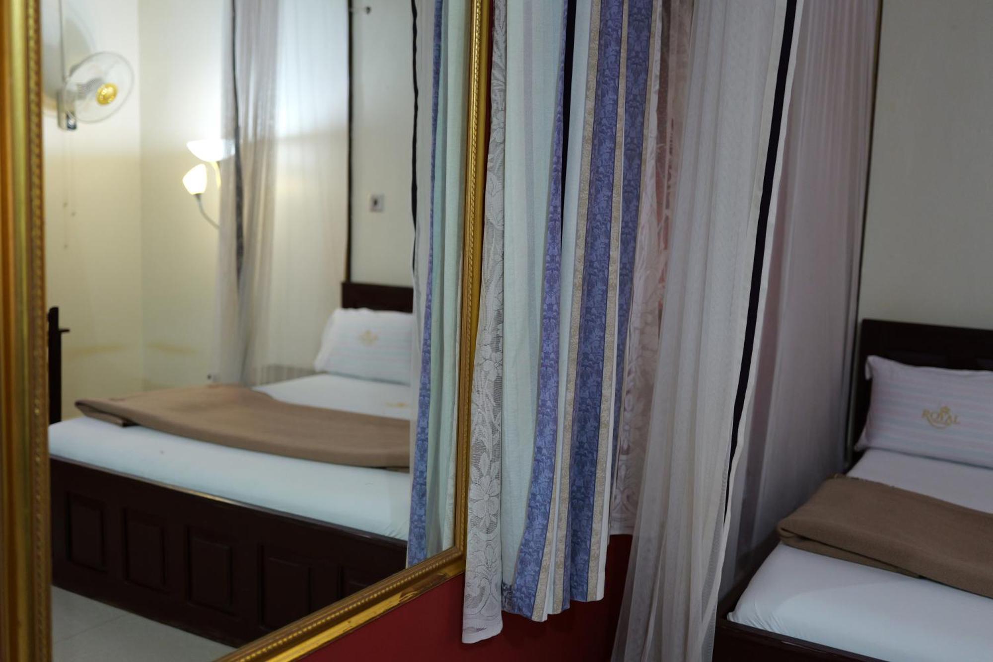 Royal Park Hotel جينجا المظهر الخارجي الصورة